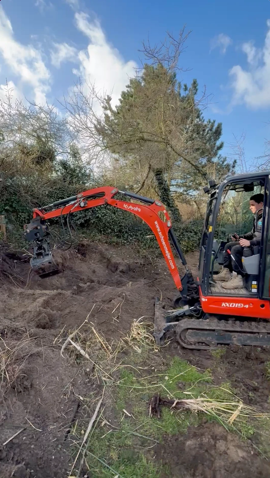 Graafmachine aan het werk bij grondwerk